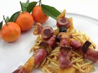 Колбаски с мандаринами на шпажках